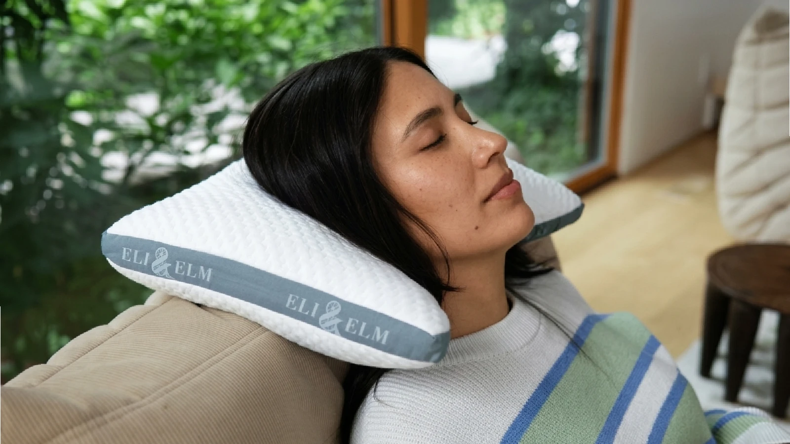 Eli and Elm Review The U-Shaped Side Sleeper Pillow Built to Fix Neck and Shoulder Pain
