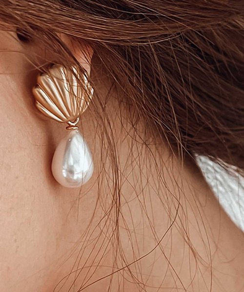 Shell drop earrings