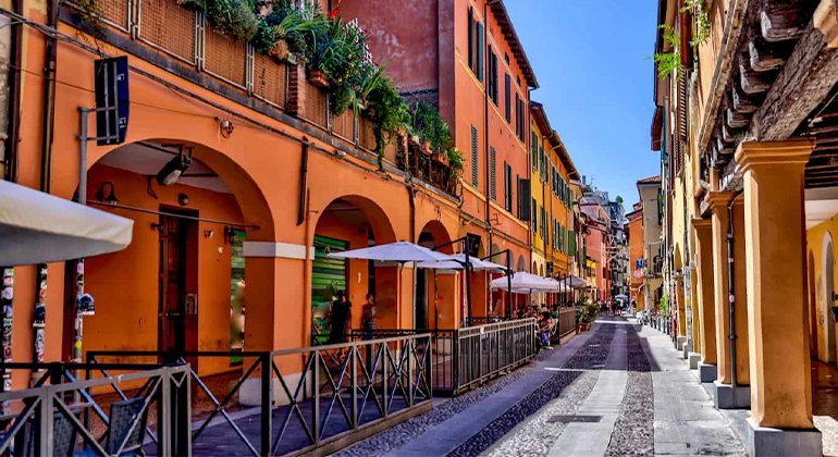 THE BEST WALKING TOURS IN BOLOGNA